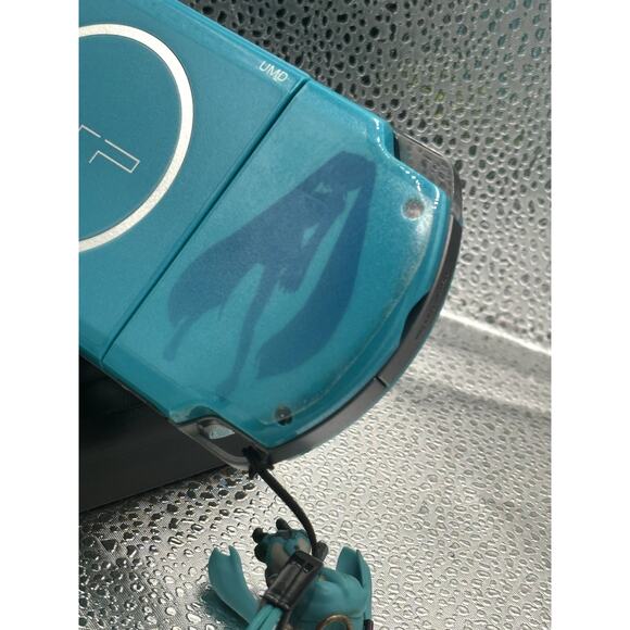 Psp 3000 project diva 2nd w/accessories & new battery pack - Picture 5 of 9